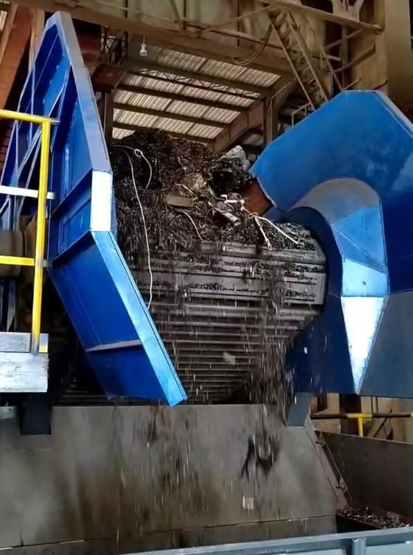 heavy duty scrap steel apron conveyor side view