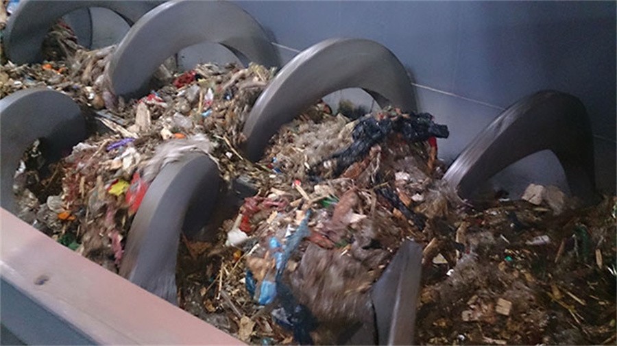 Shaftless-conveyor-transporting-municipal-solid-waste-and-biomass