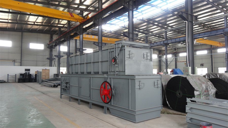 Heavy duty waste feeding apron conveyor in waste treatment plant