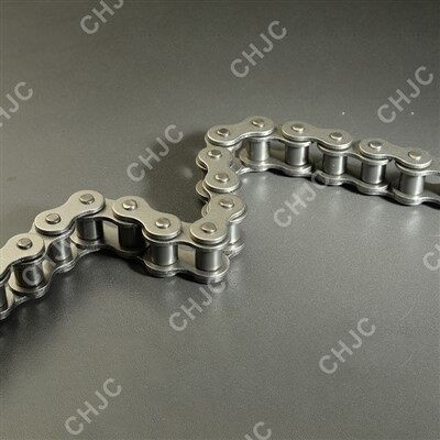 Une série de rouleaux lourds en série