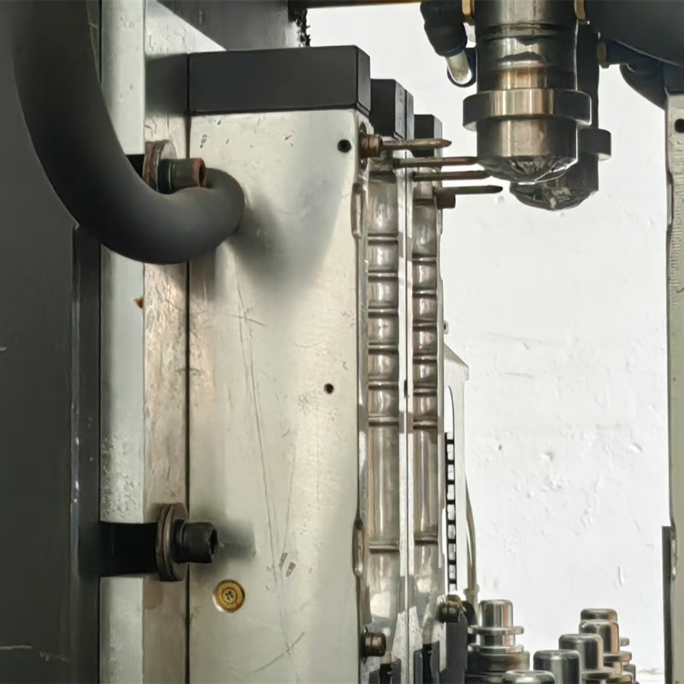 Automatic Plastic Bottle Making Machine