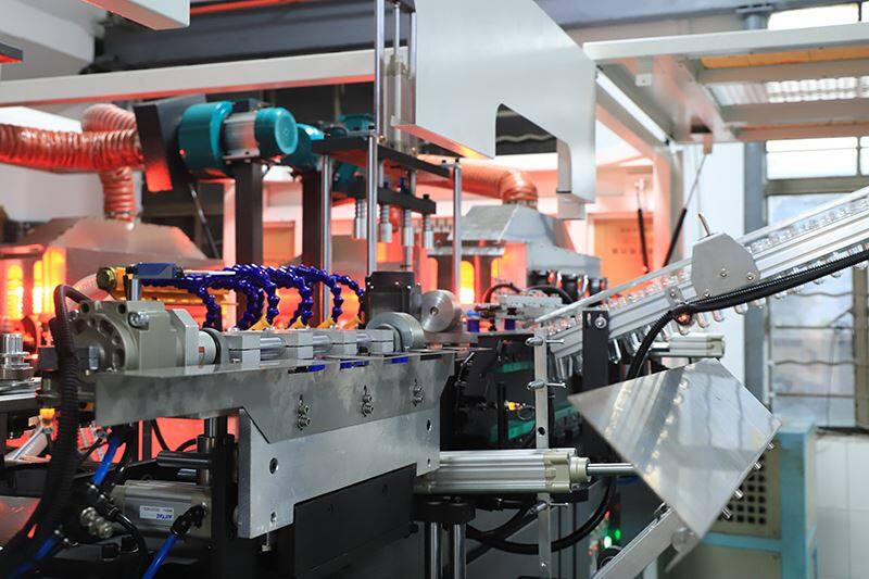 Machine à moulage par bouteille de pesticide