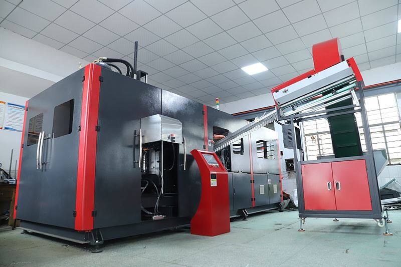 Plastmasas mucas trieciena liešanas mašīna