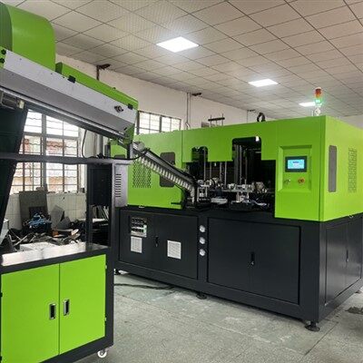 Automatisk blåsemoldingsutstyr