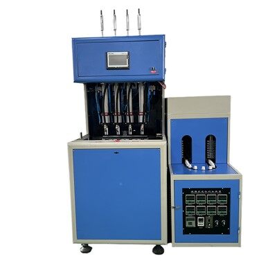 Foukací stroj na minerální láhev