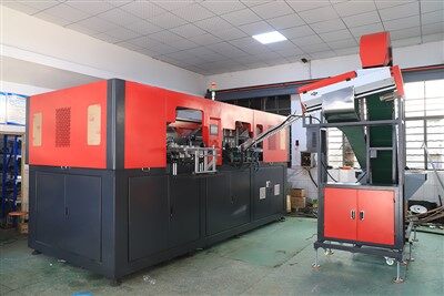 Machine de fabrication de bouteilles en plastique