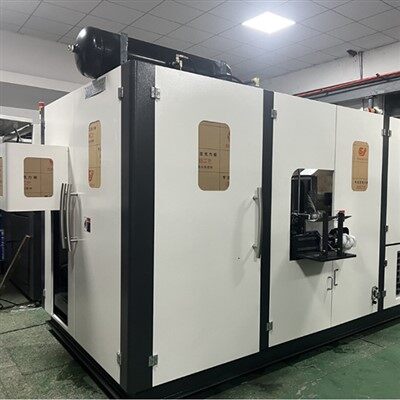 Voorvormblaasmachine