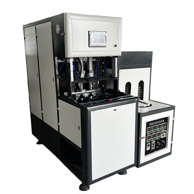 Mali stroj za izradu boca za vodu