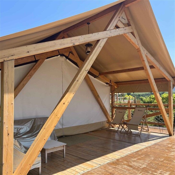 বিলাসবহুল প্রান্তর তাঁবু