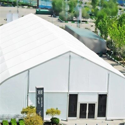 Μεγάλη υπαίθρια σκηνή δραστηριότητας