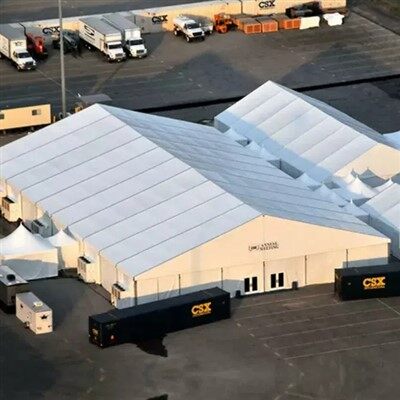 Tenda da campeggio a spina di pesce all'aperto