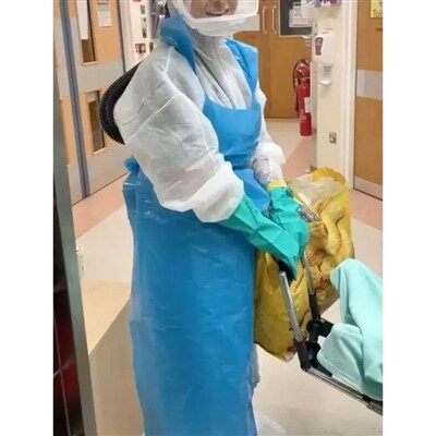 I grembiuli di plastica per le donne