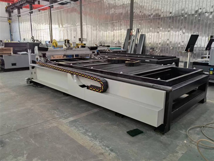 1500*3000mm Fiber Laser Cutter