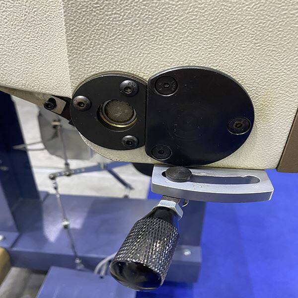 Feed-Off-Arm Computerized Shoes Ornamental Sewing Machine suppliers