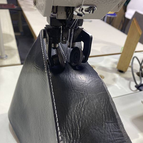 Post Bed Zigzag Sewing Machines For Bags factory