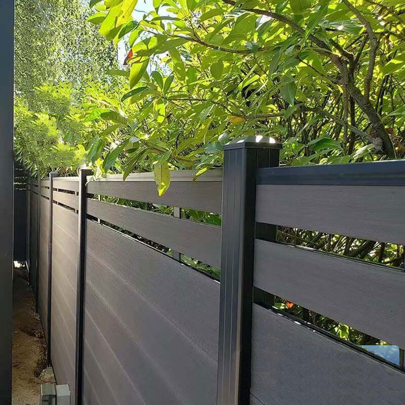 Plastový dřevěný plot