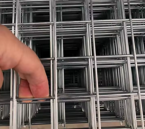 Galvanized Welded Wire Mesh Square Mesh Hole price