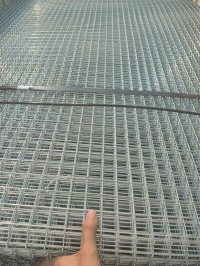 Tissu en treillis métallique soudé : un tissu de résistance et de polyvalence