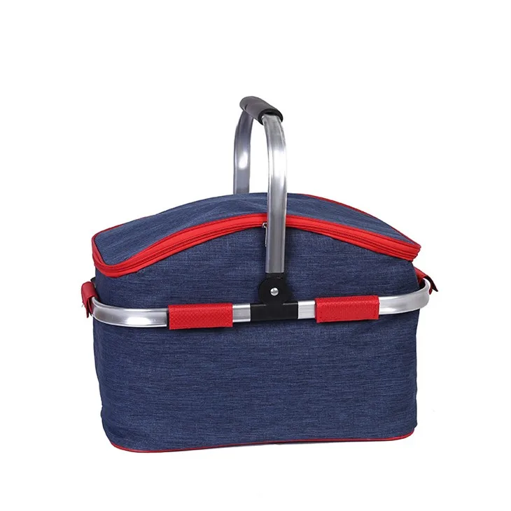 शराब धारक के साथ पिकनिक टोकरी