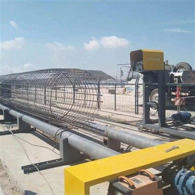 Teräshäkin valssauskone