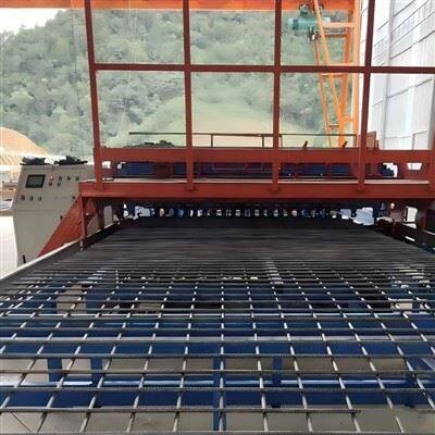 Machine de soudage à bout de flash en maille en acier