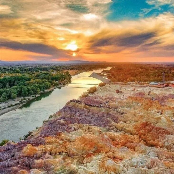 Xinjiang Tri jazerá slučka 8-dňová prehliadka