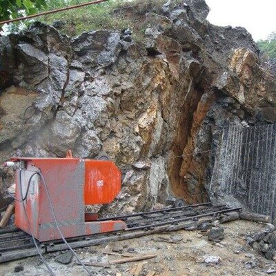 Mesin Pemotong Gergaji Kawat Berlian