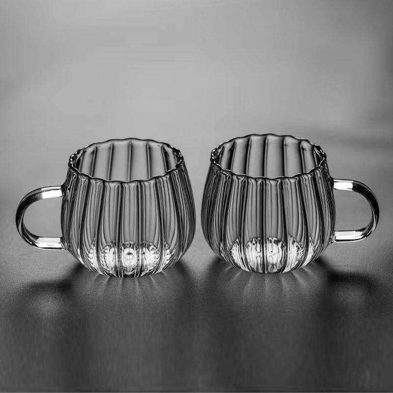 Lielas ietilpības caurspīdīga kafijas tase