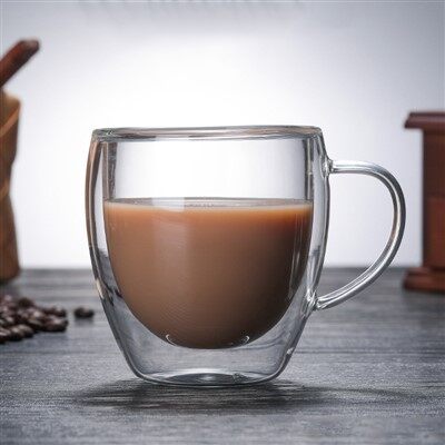 Dvoslojna visoka borosilikatna steklena skodelica