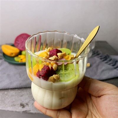 கோடிட்ட கண்ணாடி தண்ணீர் கோப்பை