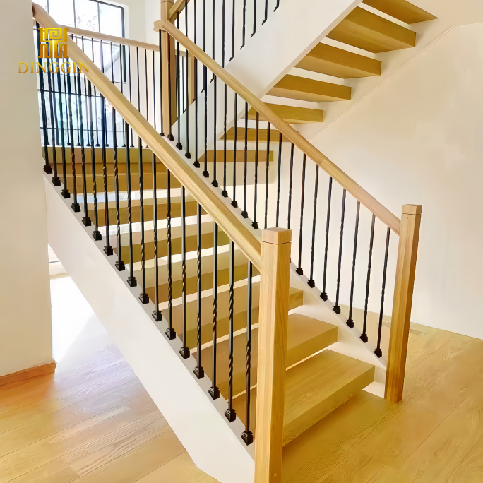 Dupla csavart lépcsős fém orsó