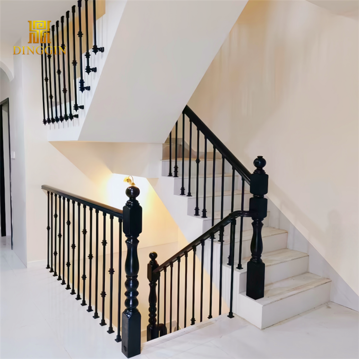 Modèn Double Knuckle Iron Baluster