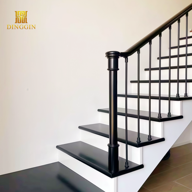 Balustre en fer forgé creux rond uni