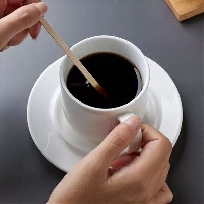 Į popierių suvyniotas kavos maišiklis