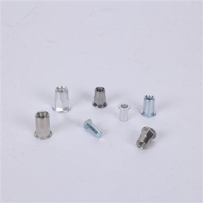 可扩展的插入螺母