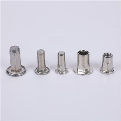 平头螺丝插入螺母