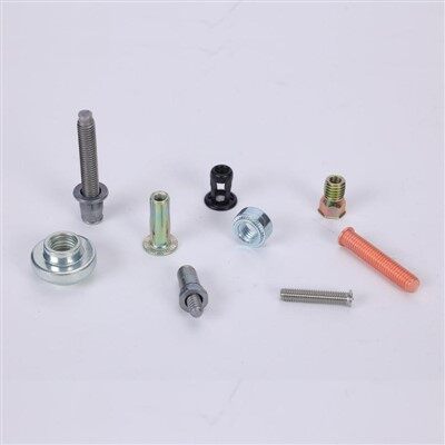 机器螺丝插入木材