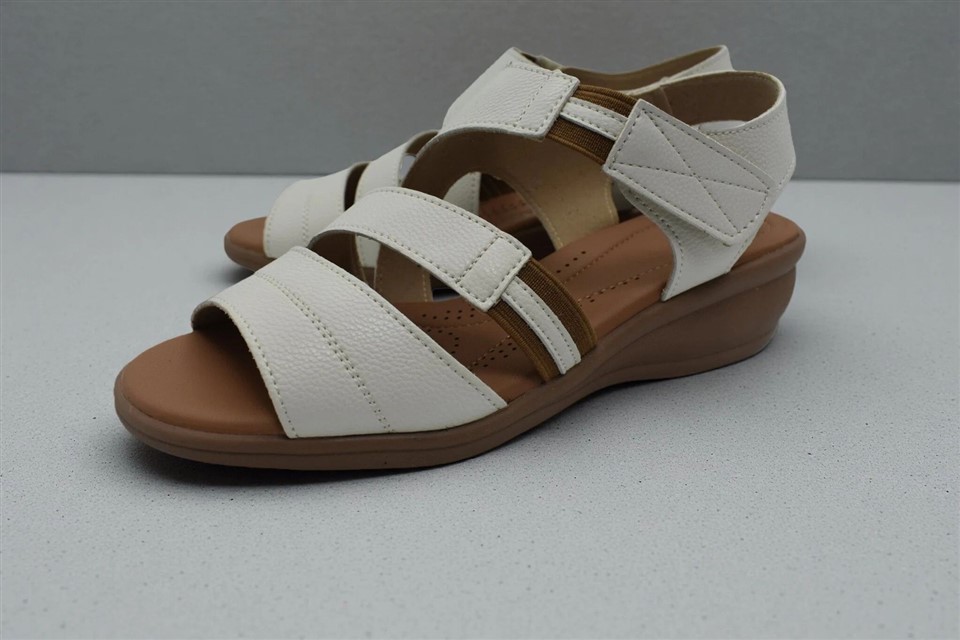 Beach Wear Slippers For Ladies suppliers