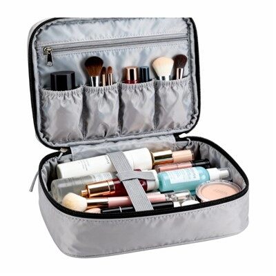 منظم السفر للمكياج