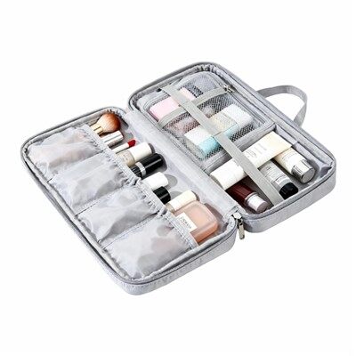 टॉयलेटरी बैग जो सपाट खुलता है